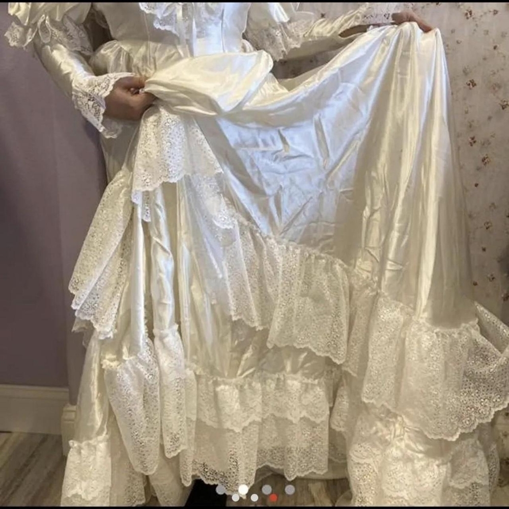 Vintage 80s ILGWU wedding dress - Picture 2 of 4